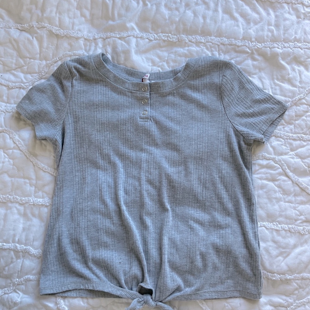 Gray shirt/crop top